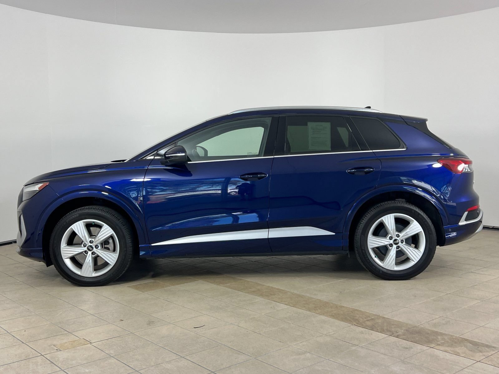 Used 2023 Audi Q4 e-tron Premium Plus w/ Premium Plus AWD/4WD image 3
