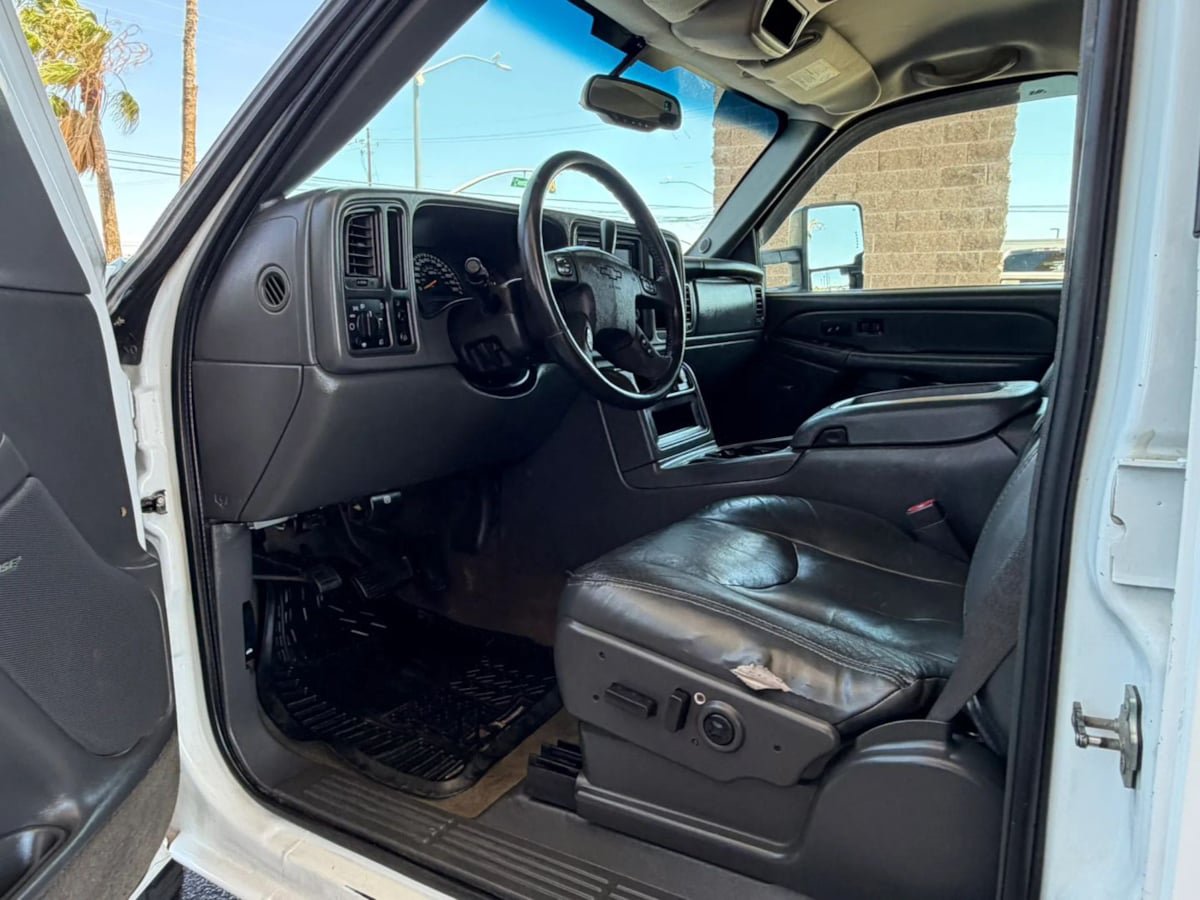 Used 2004 Chevrolet Silverado 2500 LT RWD image 39