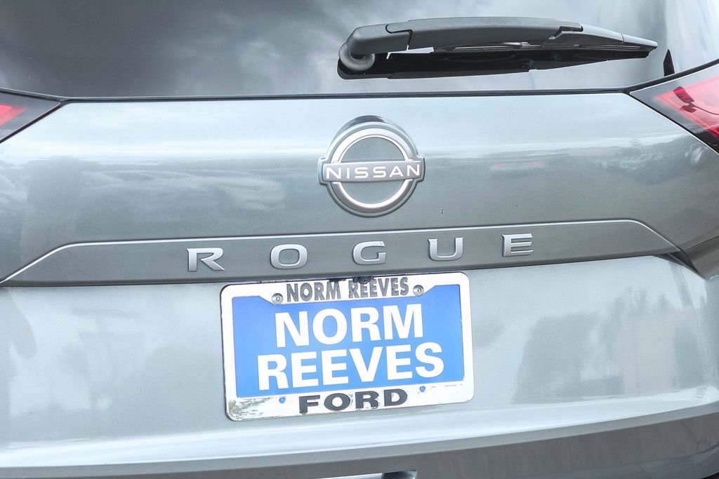 Used 2025 Nissan Rogue SV FWD image 12