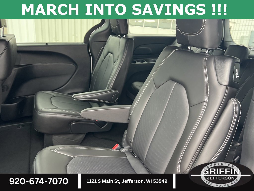 New 2026 Chrysler Pacifica Select image 16