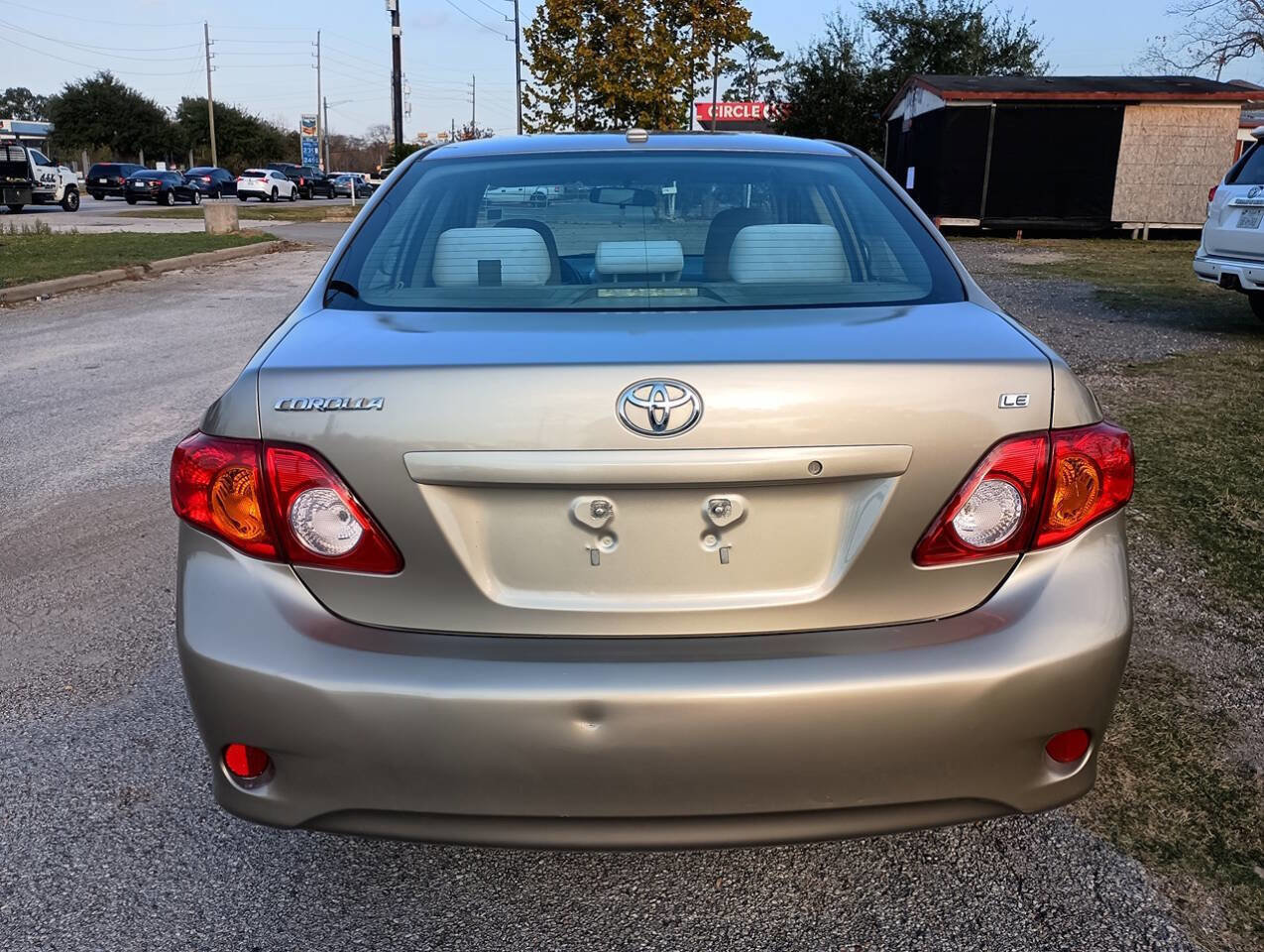 Used 2010 Toyota Corolla LE FWD image 4