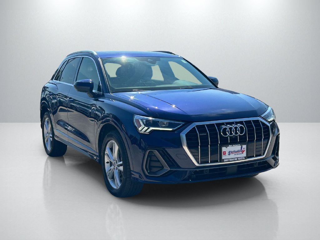 Used 2023 Audi Q3 2.0T Premium Plus w/ Premium Plus Package AWD/4WD image 3