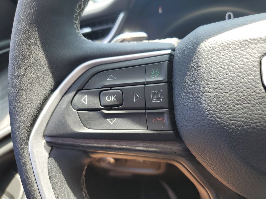 Used 2023 Jeep Grand Cherokee Limited AWD/4WD image 22