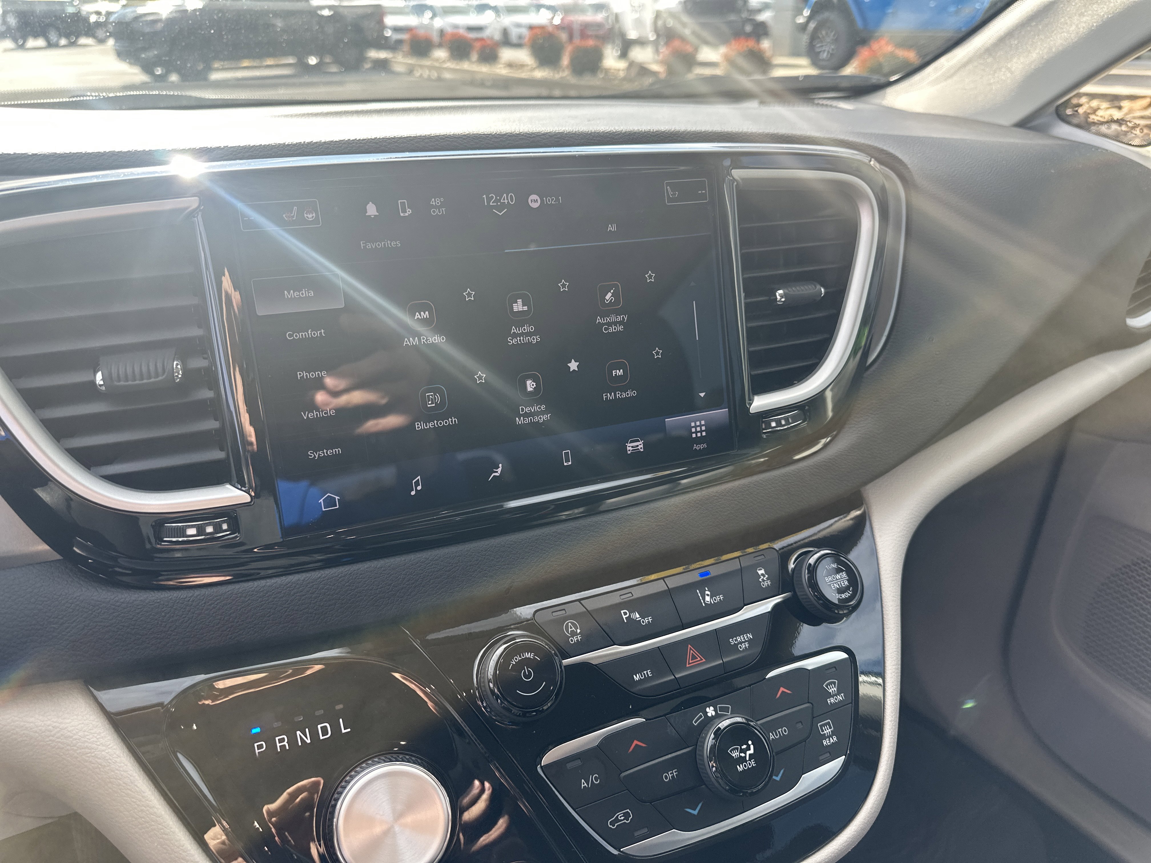 Used 2024 Chrysler Pacifica Touring-L image 35