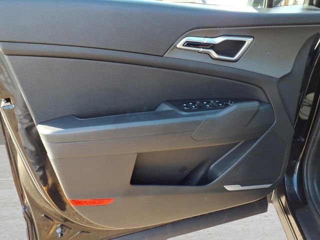 Used 2025 Kia Sportage LX AWD/4WD image 14