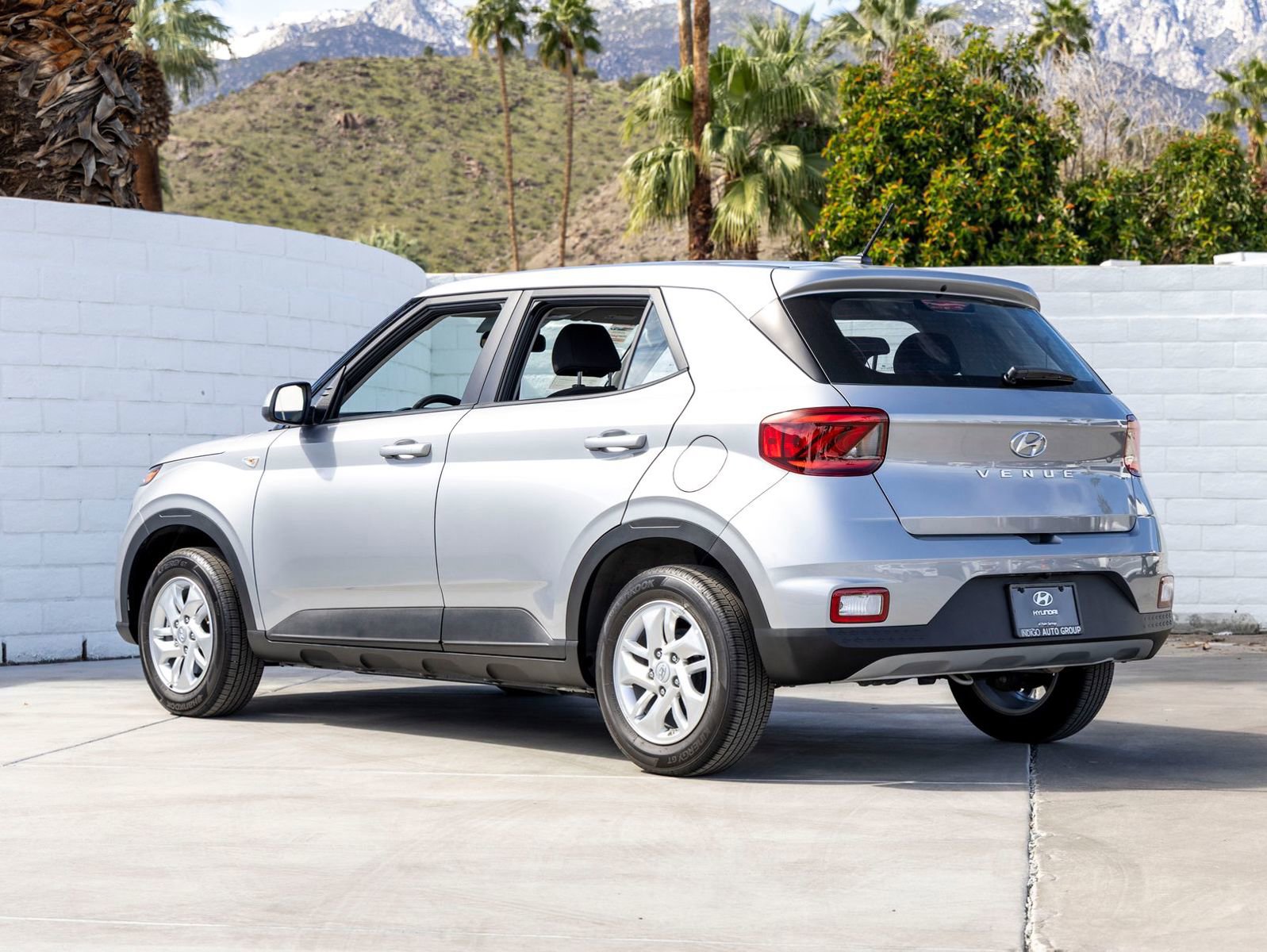 Used 2025 Hyundai Venue SE image 7