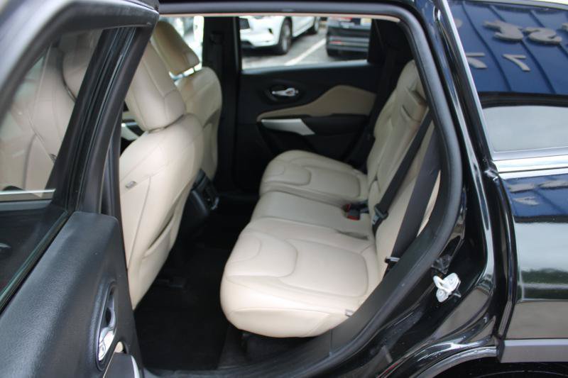 Used 2018 Jeep Cherokee Limited w/ Technology Group FWD image 12
