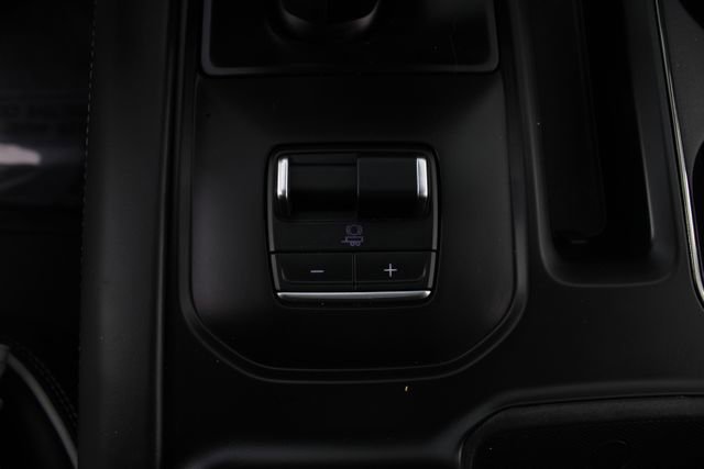 Used 2025 GMC Sierra 1500 AT4X image 9