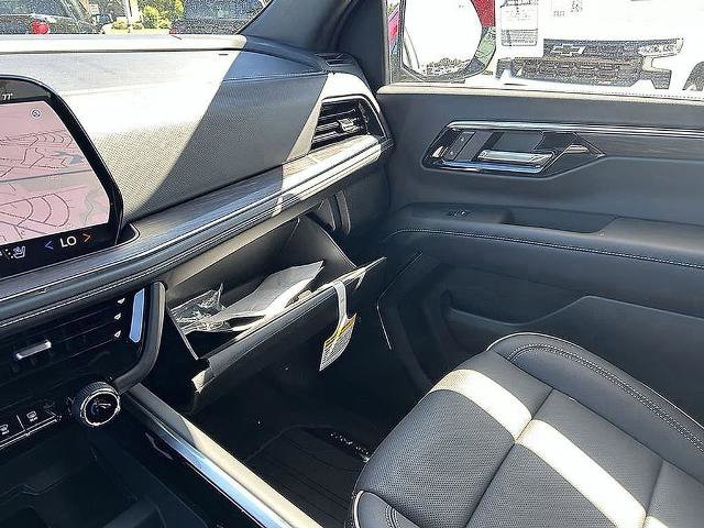 New 2025 Chevrolet Suburban Premier image 30