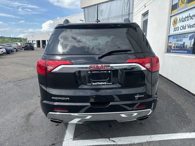 Used 2017 GMC Acadia Denali w/ Technology Package AWD/4WD image 4