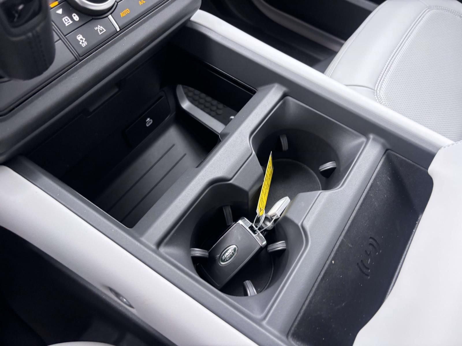 New 2026 Land Rover Defender 110 X-Dynamic SE image 18