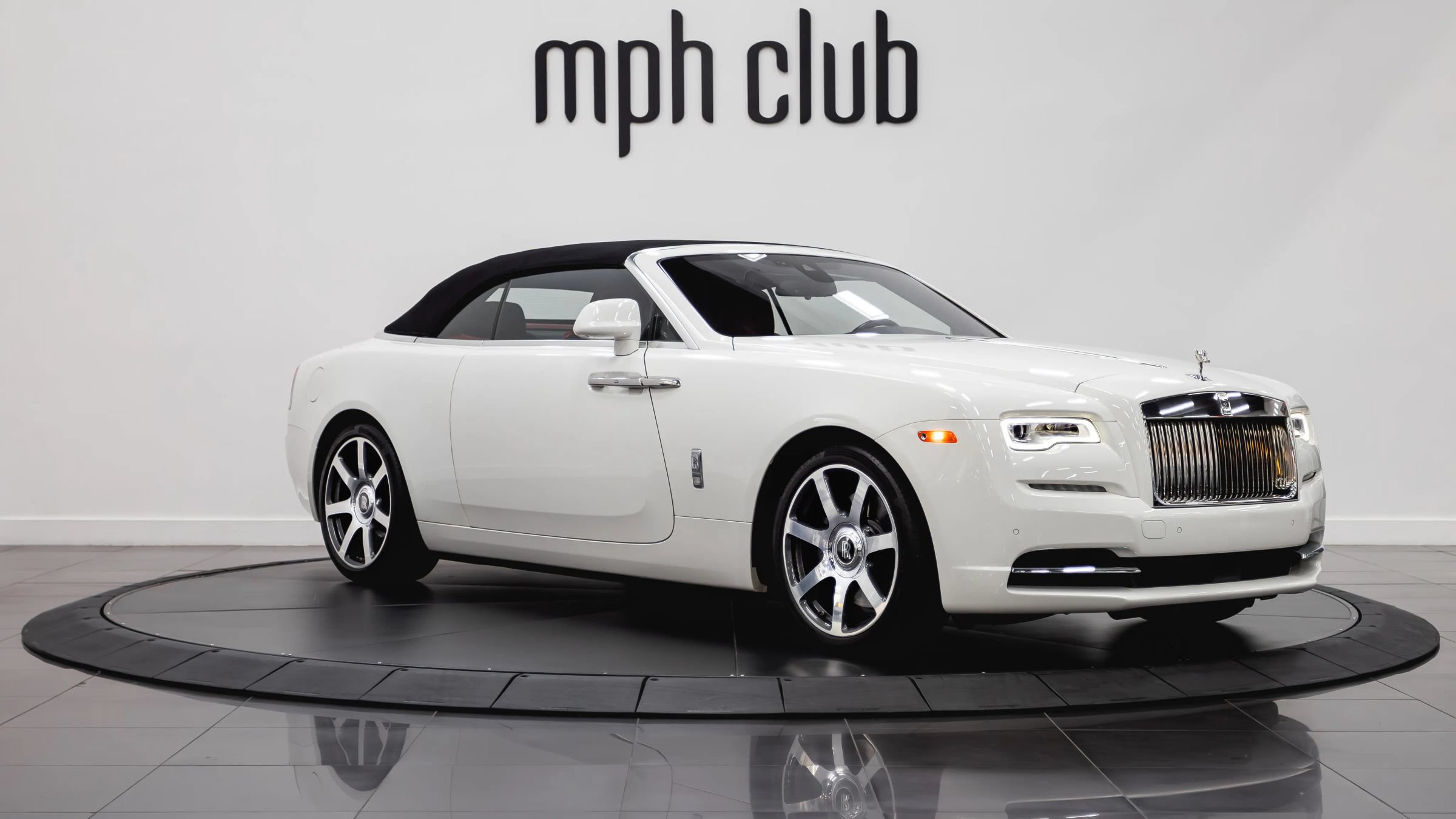 Used 2017 Rolls-Royce Dawn RWD image 8