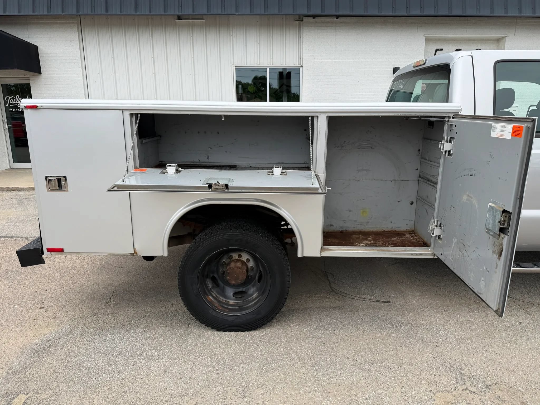 Used 2011 Ford F550 2WD Crew Cab Super Duty image 8