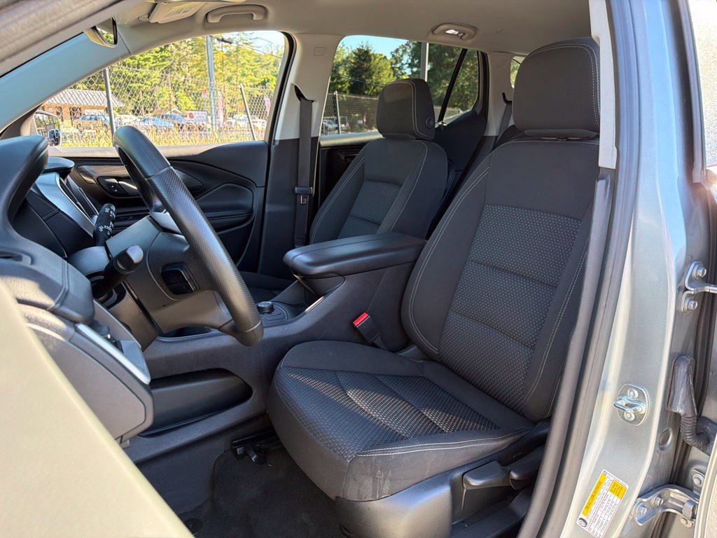 Used 2024 GMC Terrain SLE AWD/4WD image 17