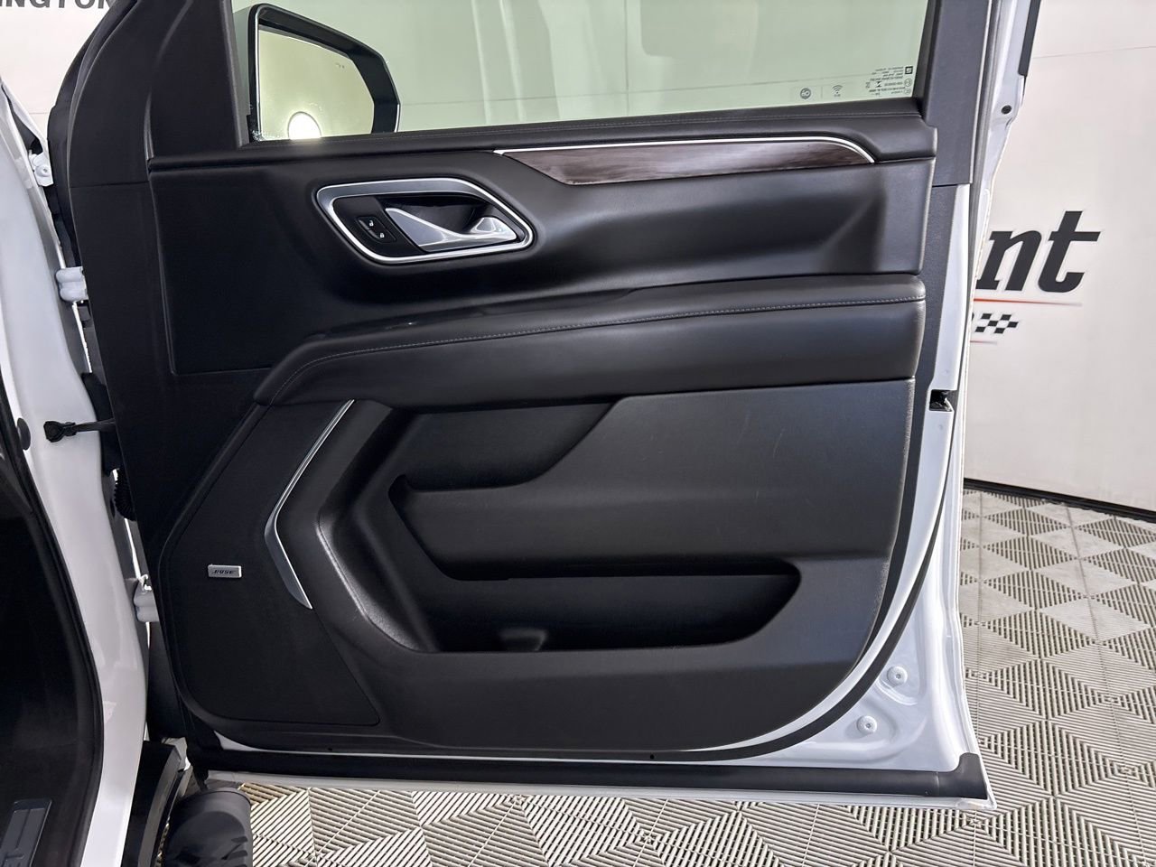 Used 2021 Chevrolet Tahoe Z71 w/ Z71 Off-Road Package image 29