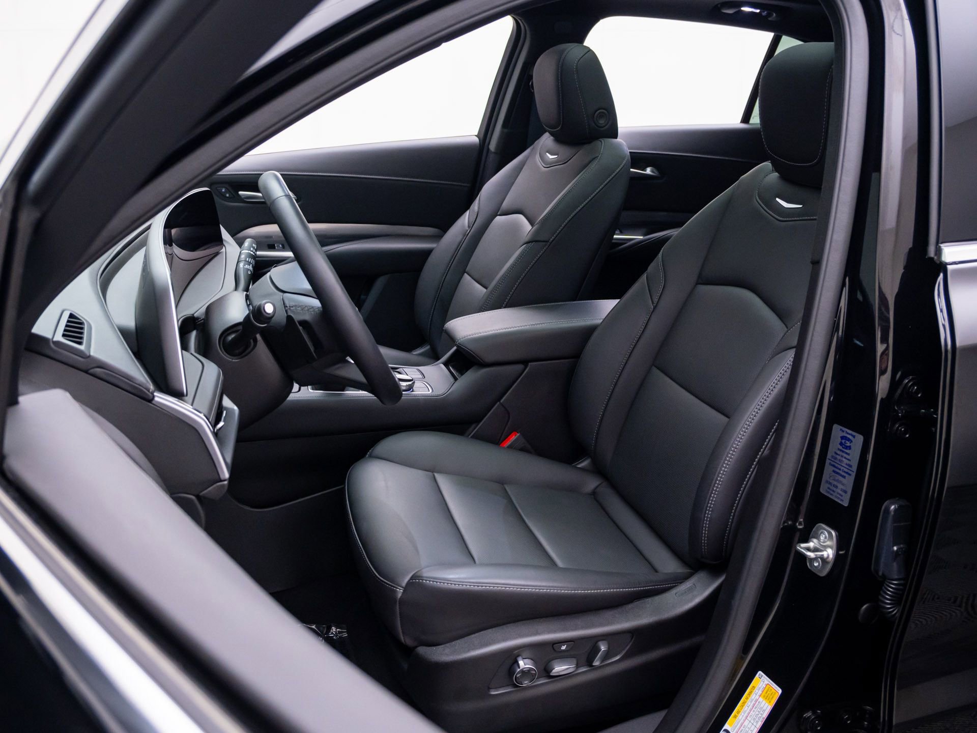 Certified 2025 Cadillac XT4 Premium Luxury AWD/4WD image 18