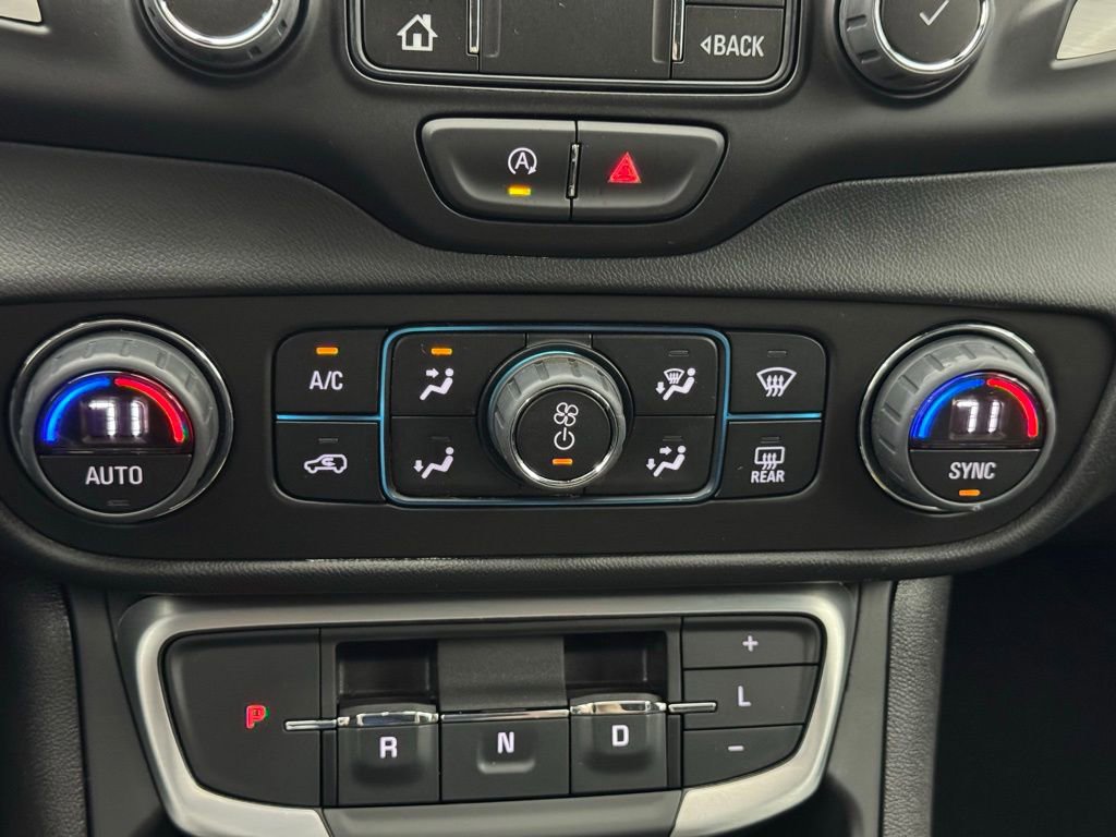 Used 2024 GMC Terrain SLT image 24