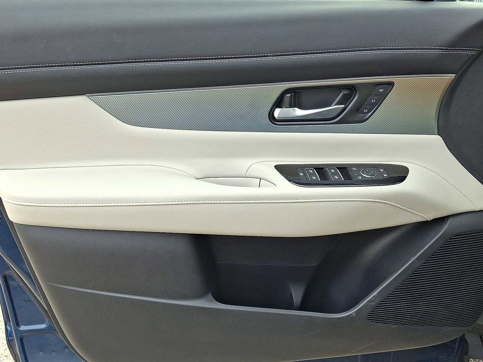 Used 2025 Nissan Murano SL w/ Cargo Package image 27