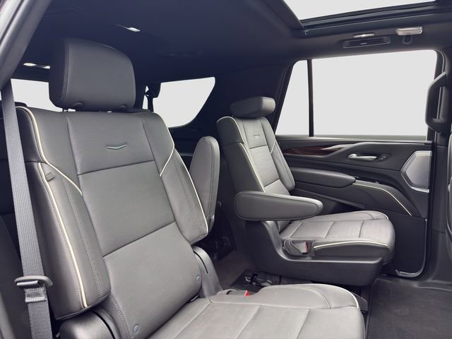 Used 2024 Cadillac Escalade Premium Luxury w/ Performance Package AWD/4WD image 18