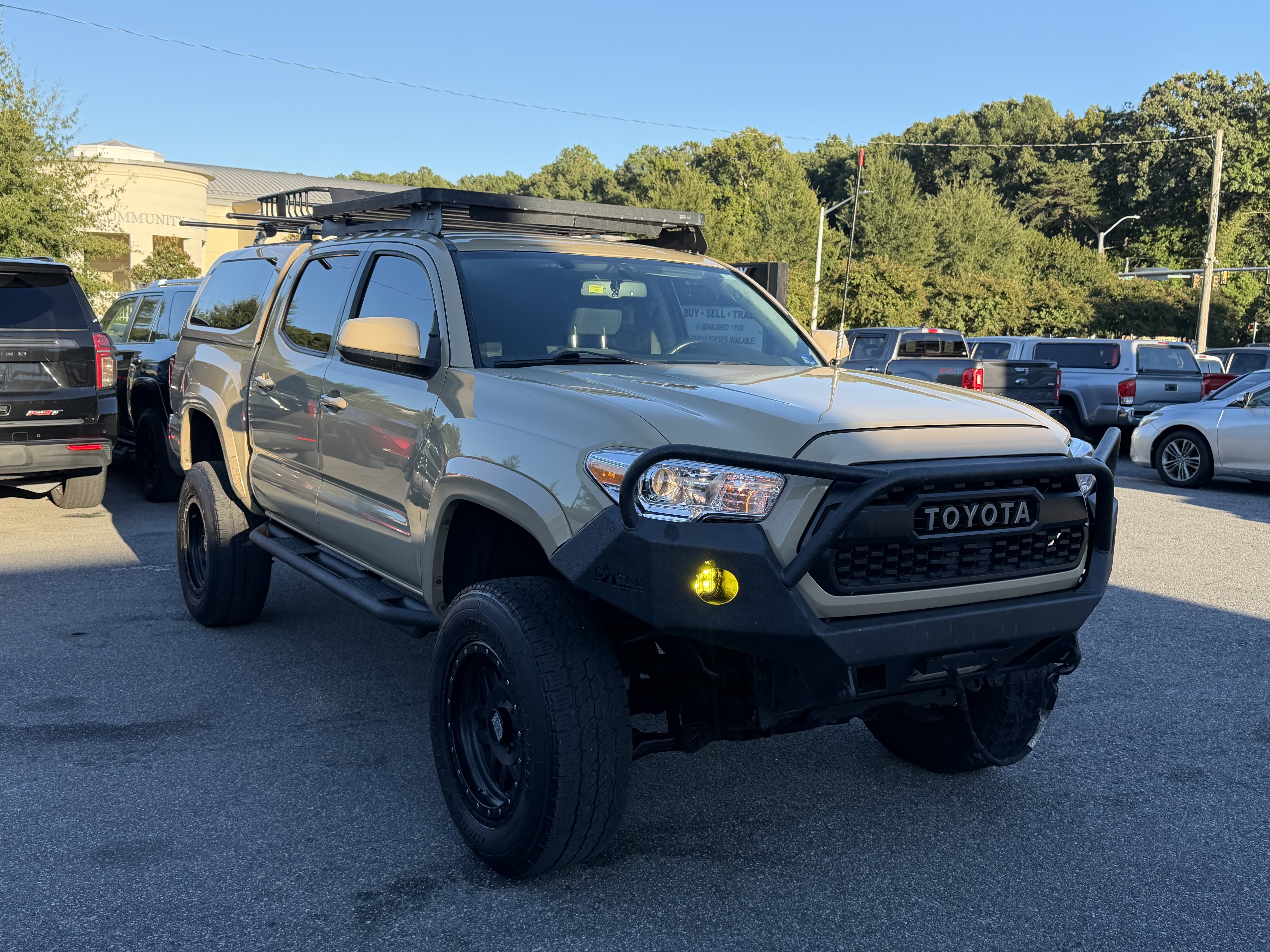 Used 2017 Toyota Tacoma SR5 w/ Tow Package AWD/4WD image 4