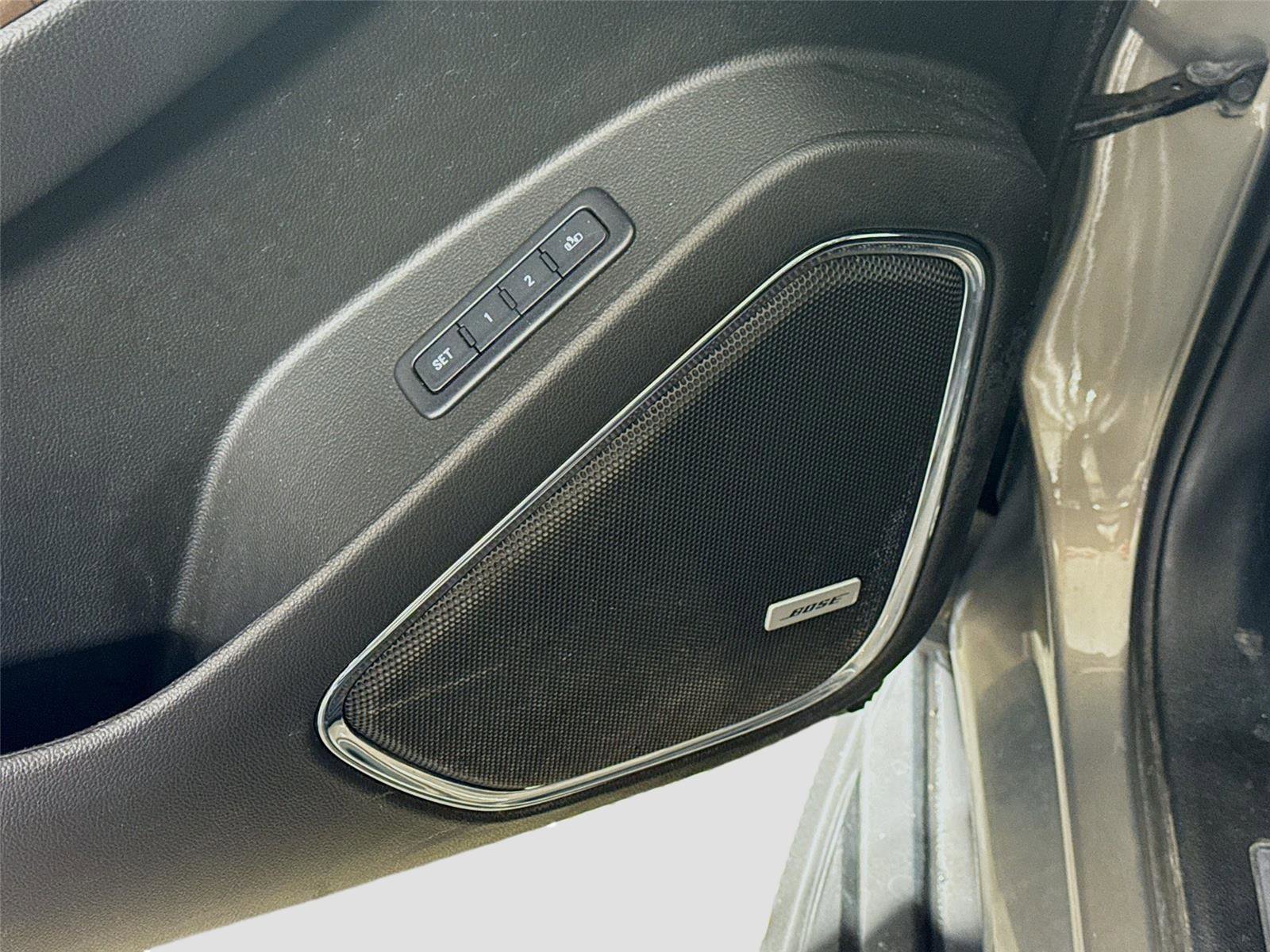 Used 2018 Chevrolet Suburban LT image 12