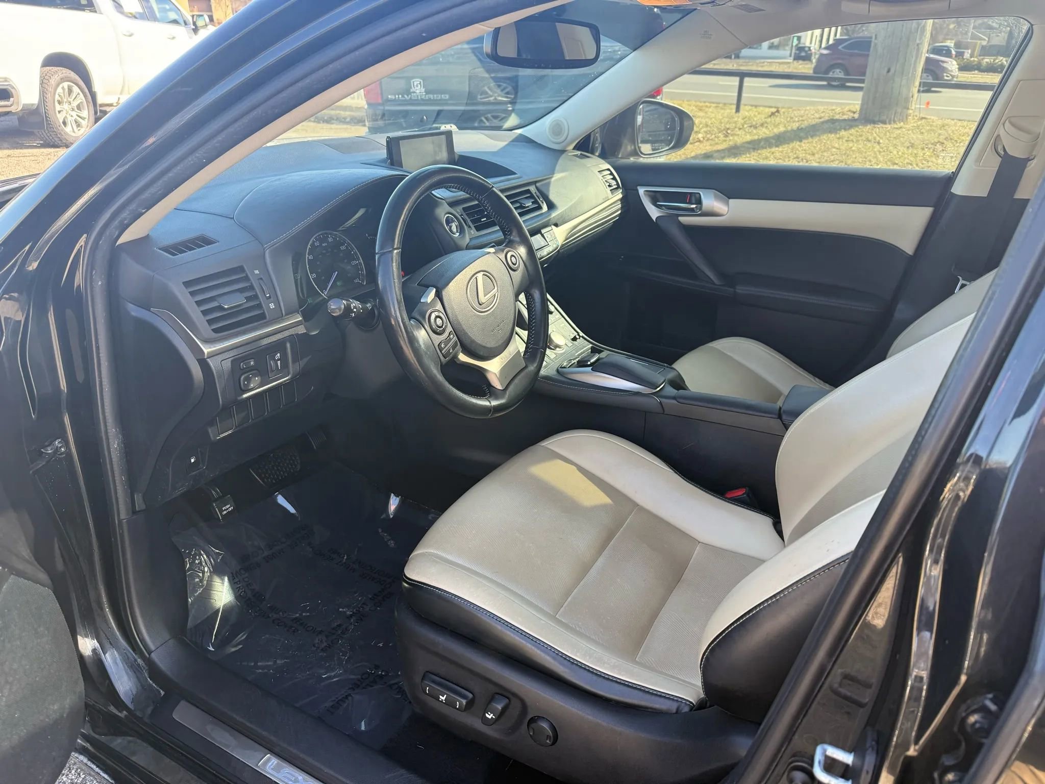 Used 2017 Lexus CT 200h w/ Navigation System Package image 12