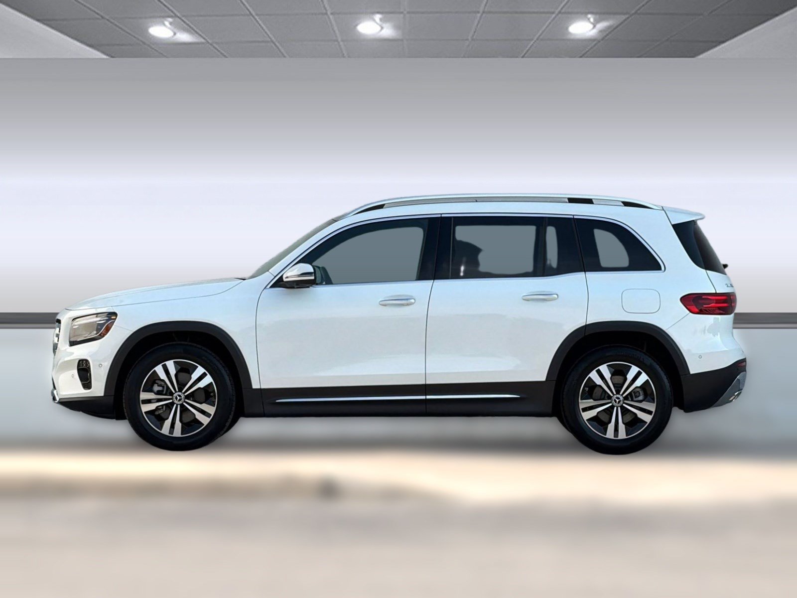 Used 2026 Mercedes-Benz GLB 250 4MATIC image 2