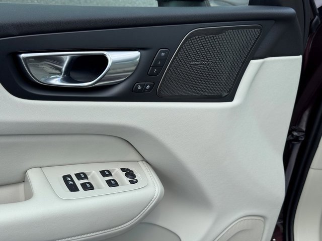 New 2026 Volvo XC60 T8 Ultra w/ Climate Package image 17