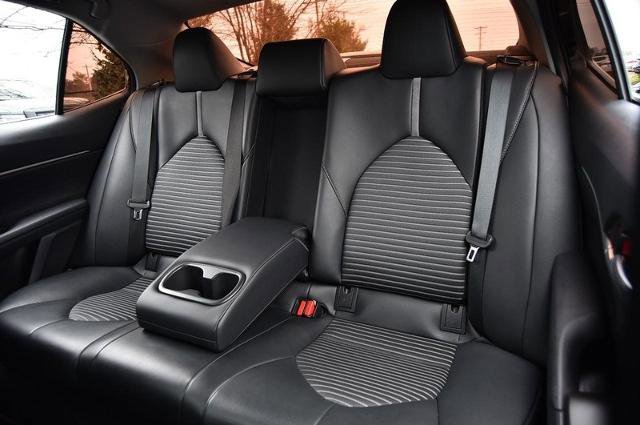 Used 2021 Toyota Camry SE image 19