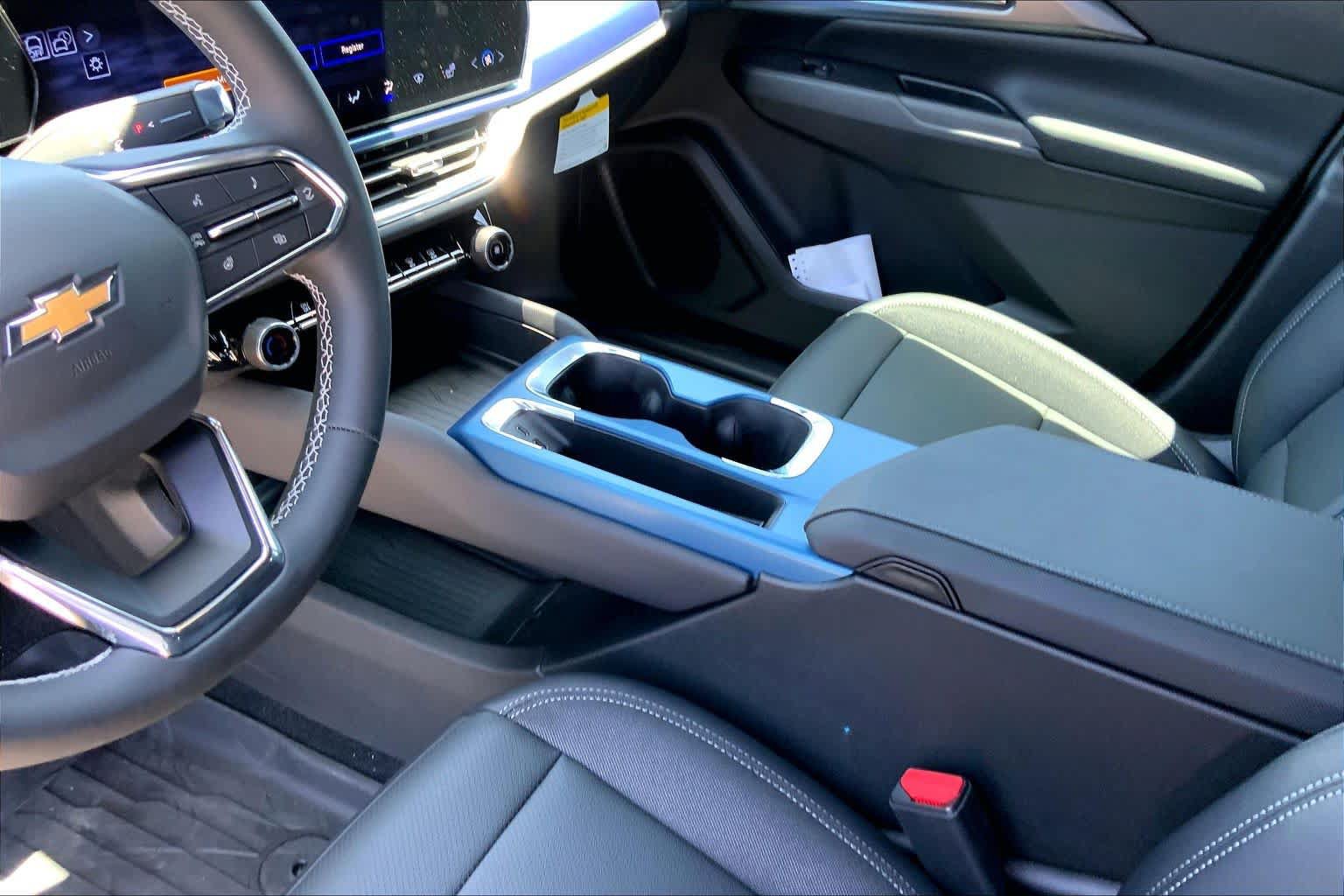 New 2026 Chevrolet Equinox EV LT AWD/4WD image 8