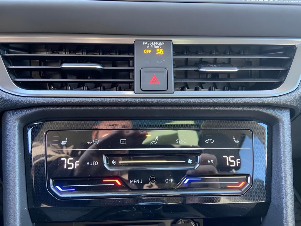 Used 2025 Volkswagen Taos SE image 31