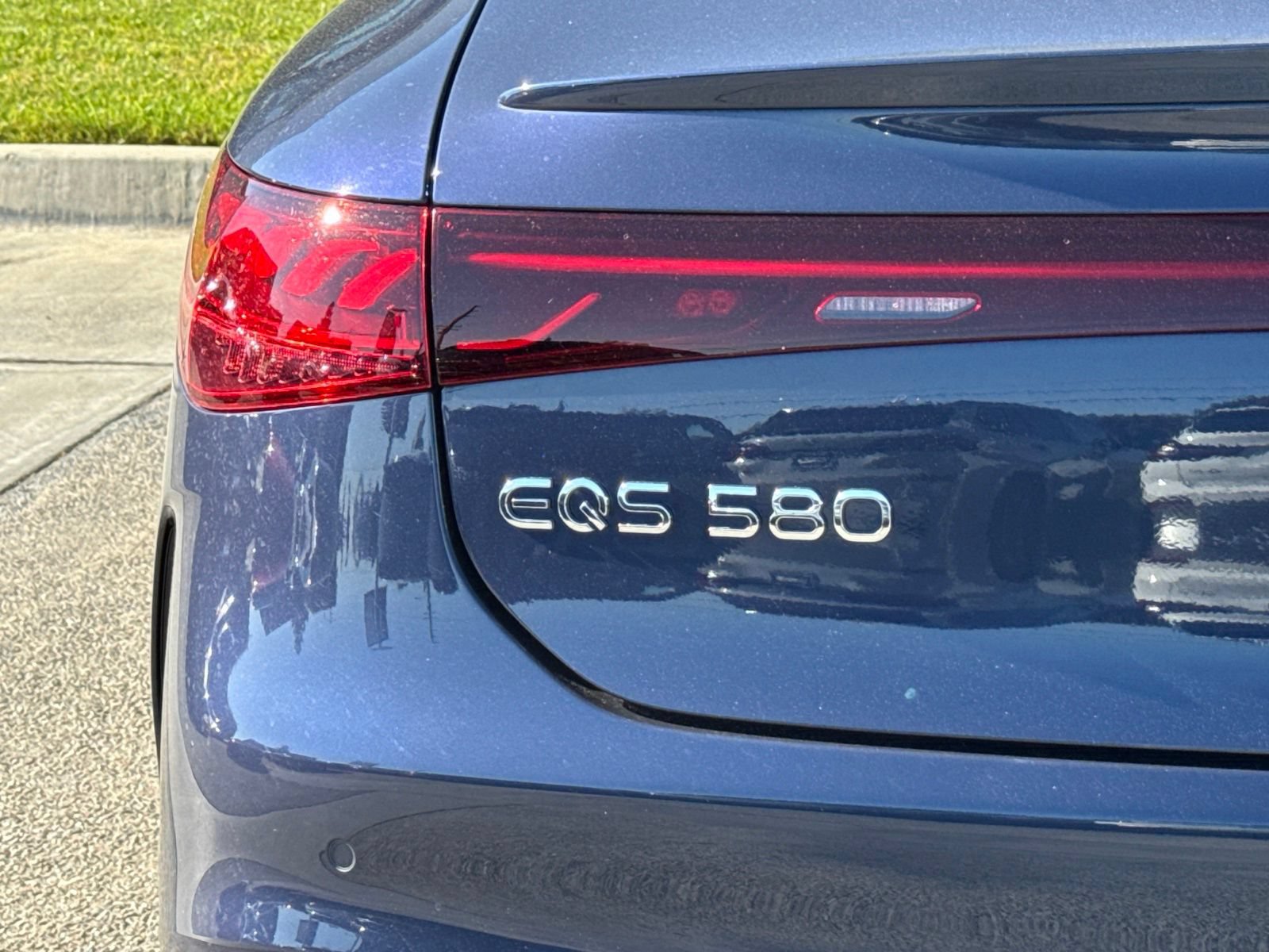 Used 2023 Mercedes-Benz EQS 580 4MATIC Sedan image 11