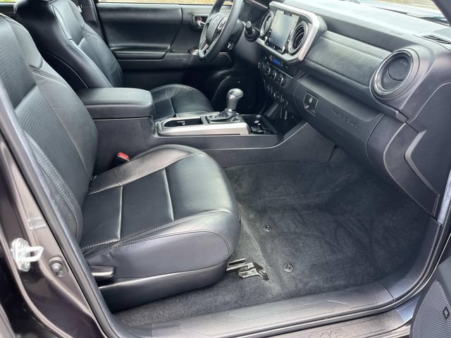 Used 2022 Toyota Tacoma Limited AWD/4WD image 24
