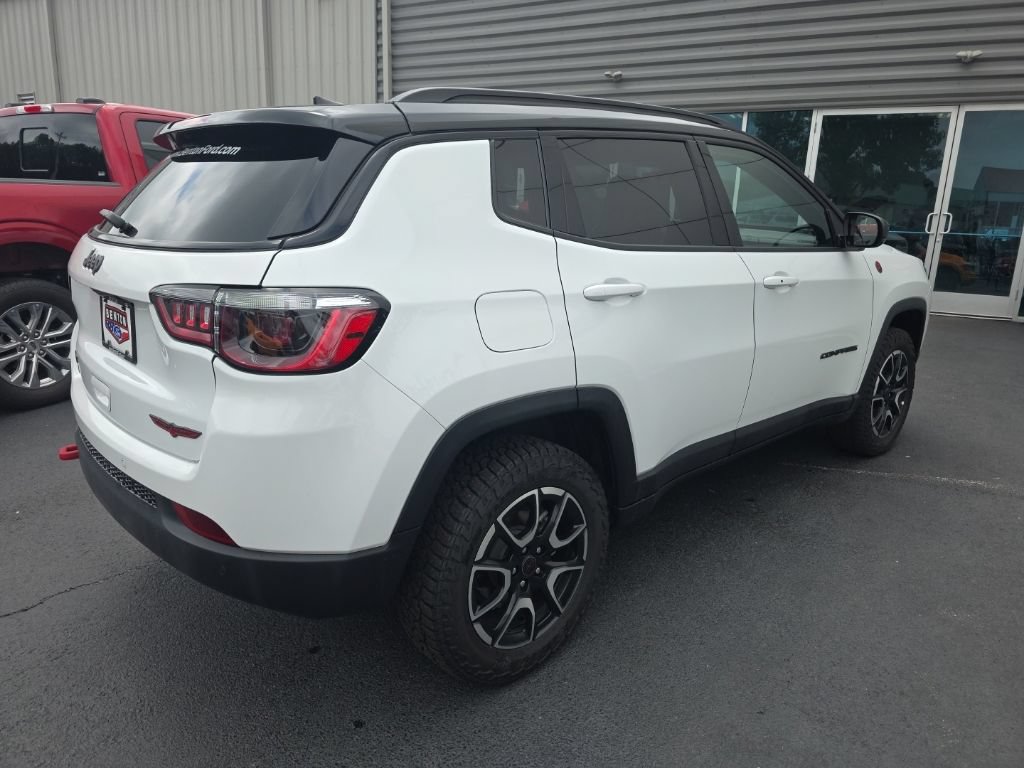 Used 2025 Jeep Compass Trailhawk AWD/4WD image 7