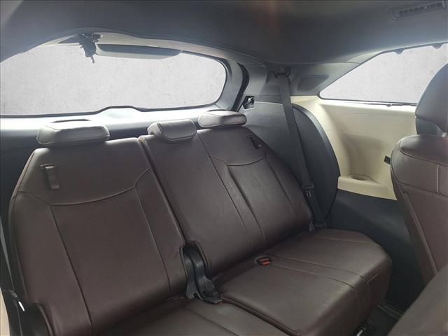 Certified 2021 Toyota Sienna Platinum FWD image 19