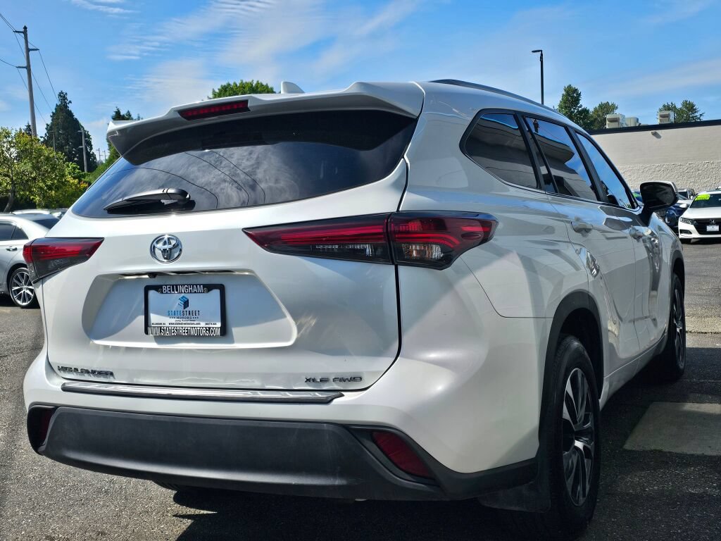 Used 2025 Toyota Highlander XLE AWD/4WD image 5