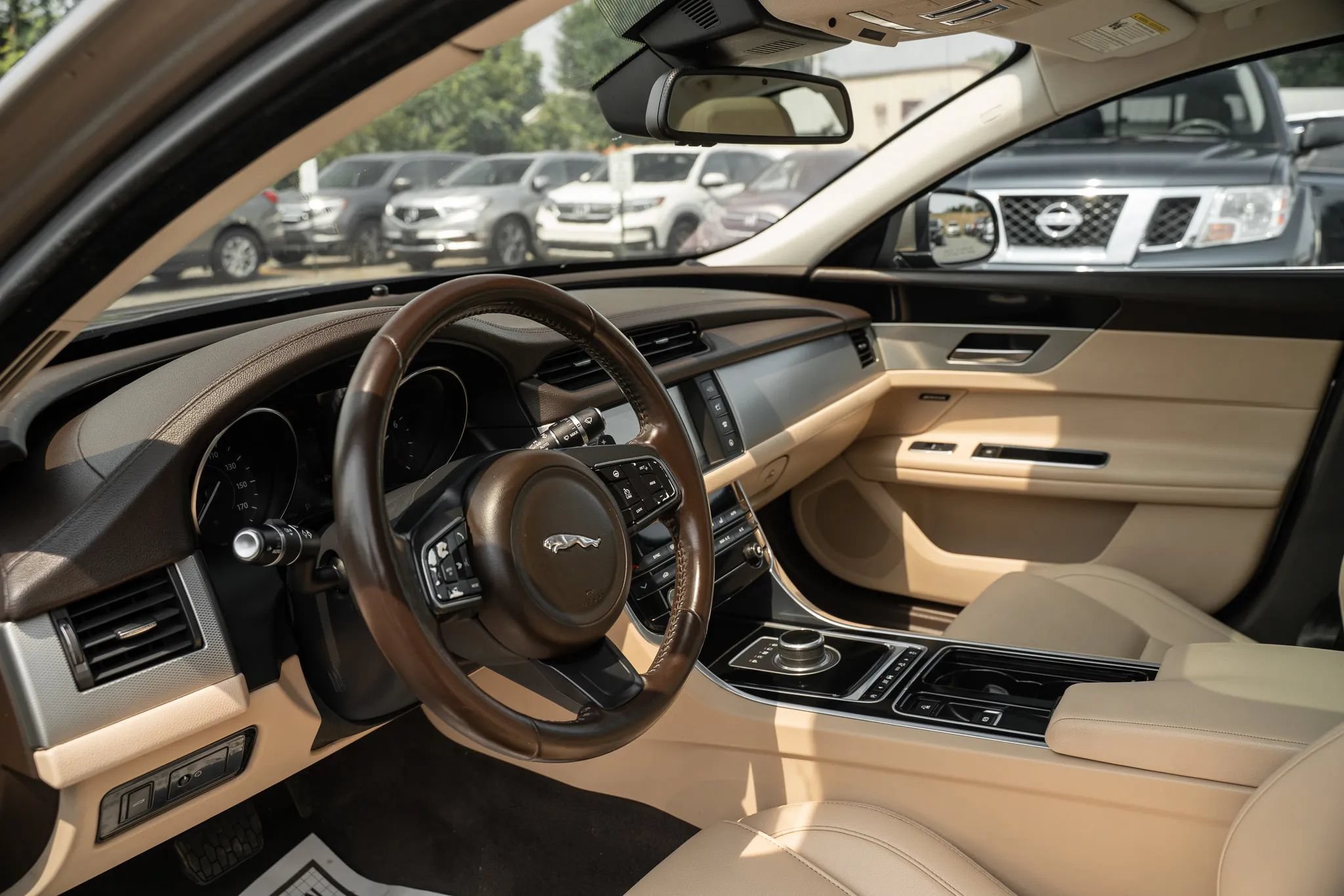 Used 2017 Jaguar XF Premium AWD/4WD image 6