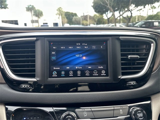 Used 2021 Chrysler Voyager L image 20