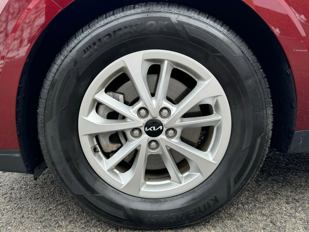 Used 2024 Kia Carnival LX image 9