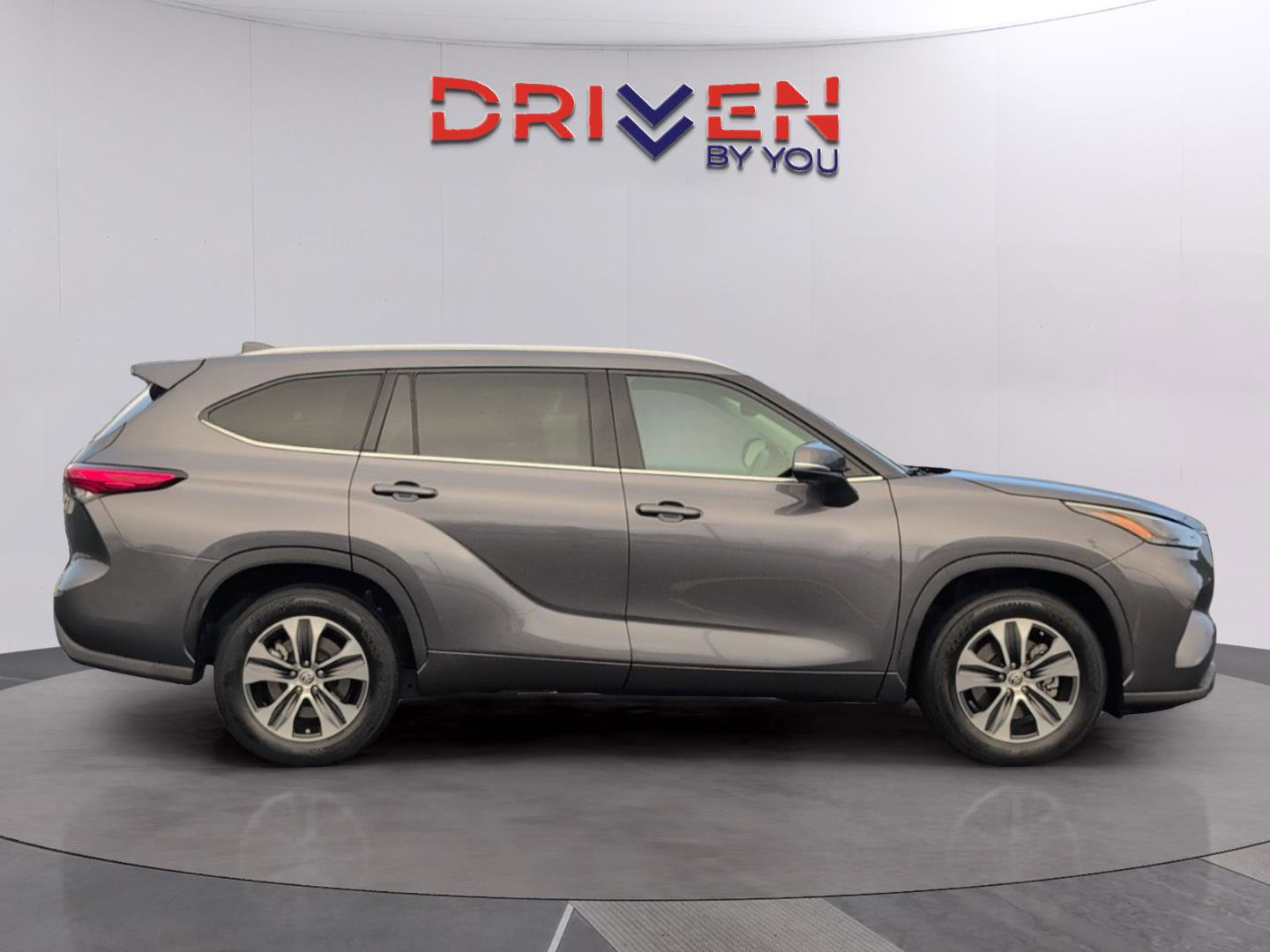 Used 2022 Toyota Highlander XLE image 6