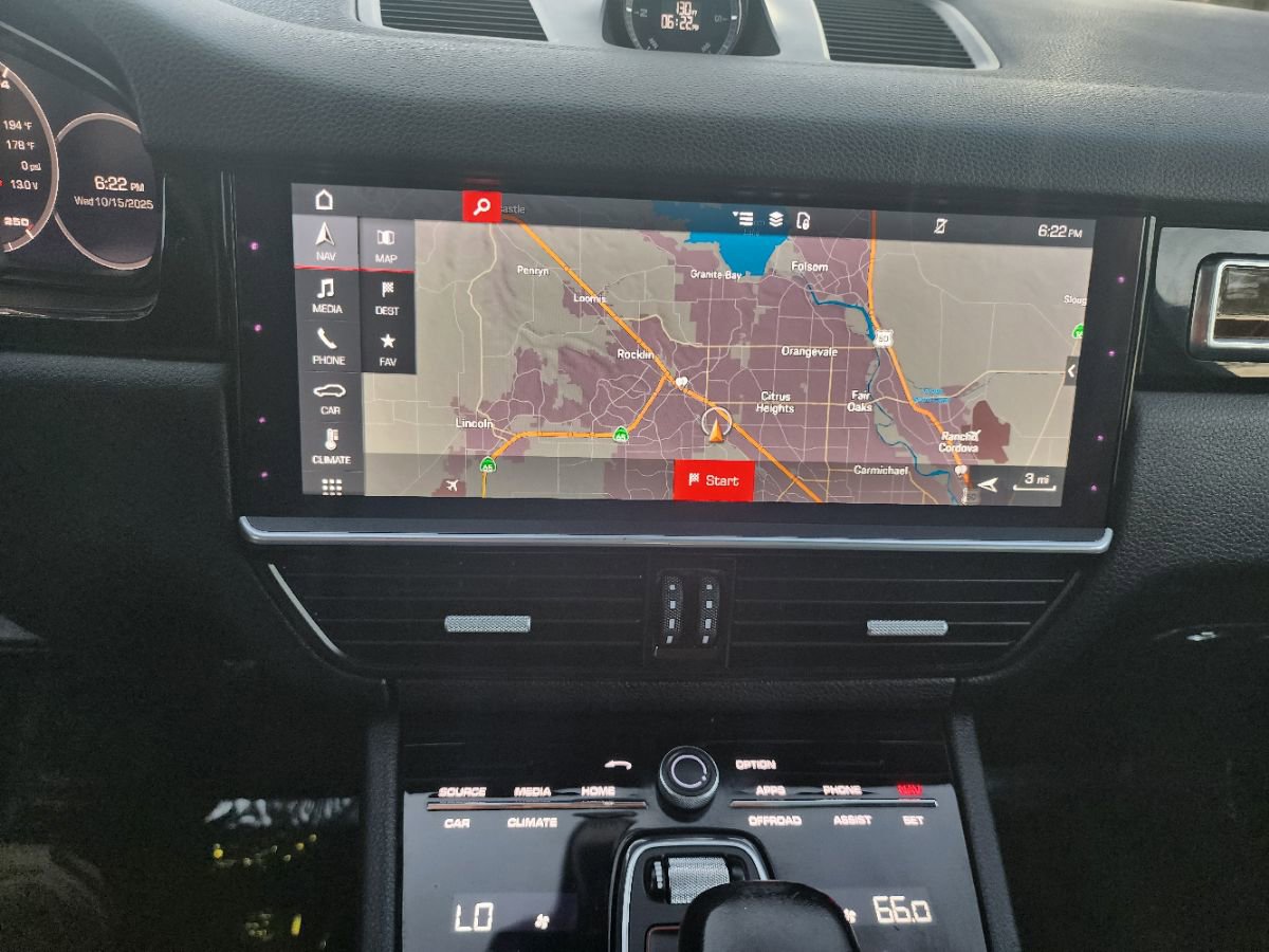 Used 2021 Porsche Cayenne image 25