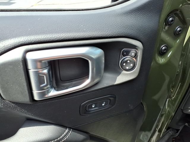 Used 2023 Jeep Wrangler Unlimited Sahara w/ Cold Weather Group AWD/4WD image 11