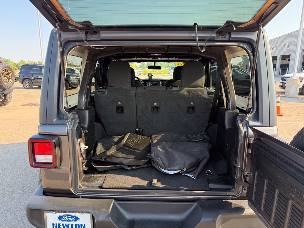 Used 2021 Jeep Wrangler Unlimited Sport AWD/4WD image 35