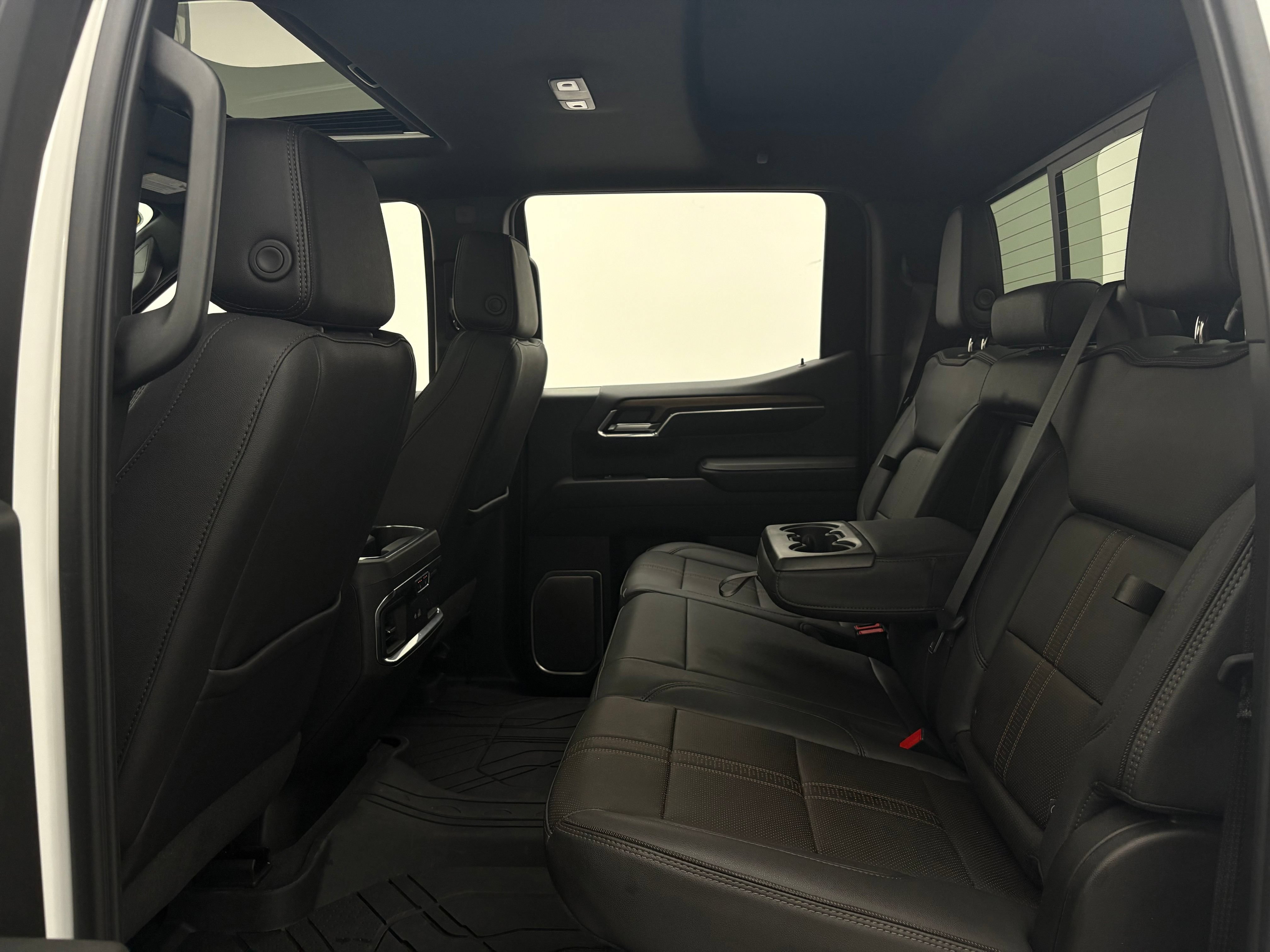 Used 2023 Chevrolet Silverado 1500 High Country AWD/4WD image 45