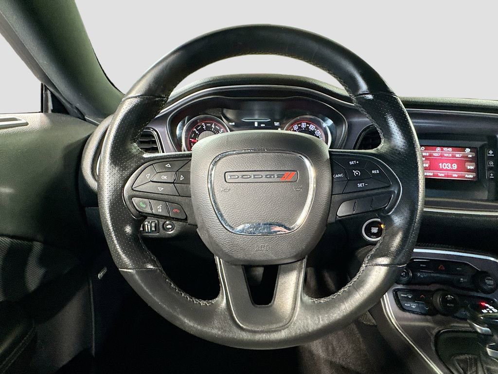 Used 2016 Dodge Challenger SXT w/ Driver Convenience Group RWD image 17