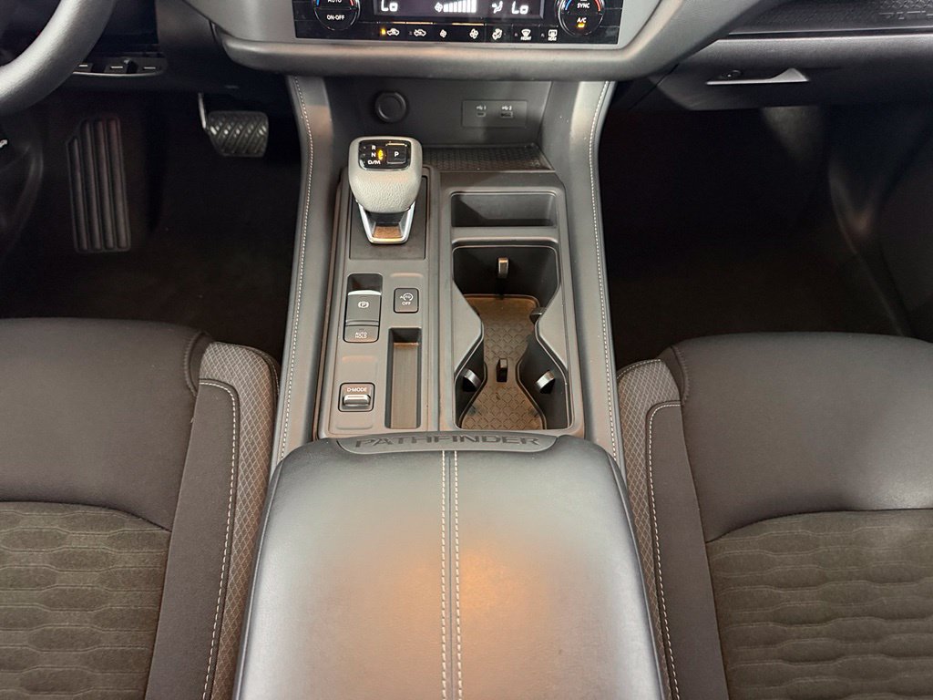 Used 2025 Nissan Pathfinder S FWD image 17