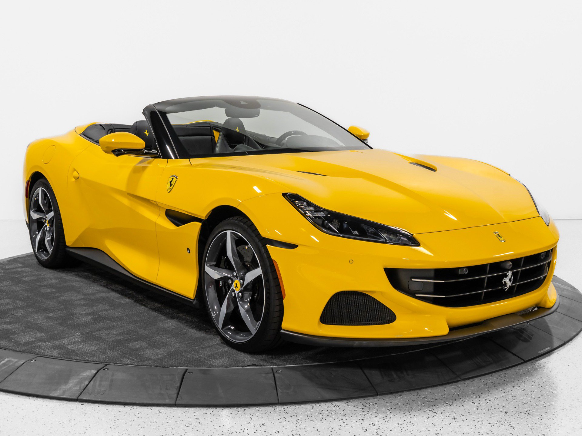 Used 2023 Ferrari Portofino M RWD image 12
