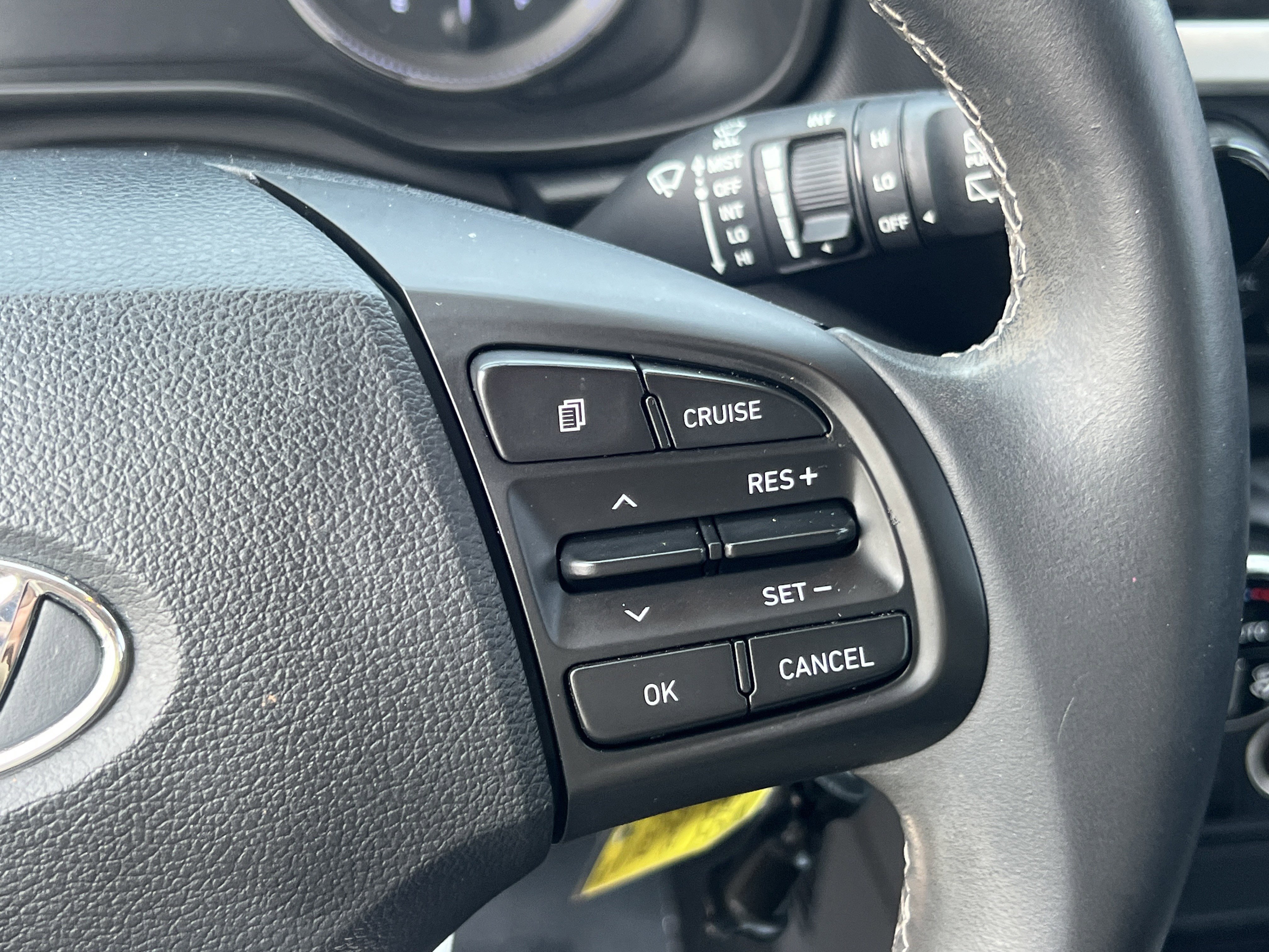 Used 2022 Hyundai Venue SEL image 28