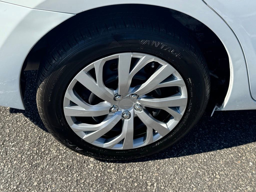 Used 2017 Toyota Corolla LE image 32