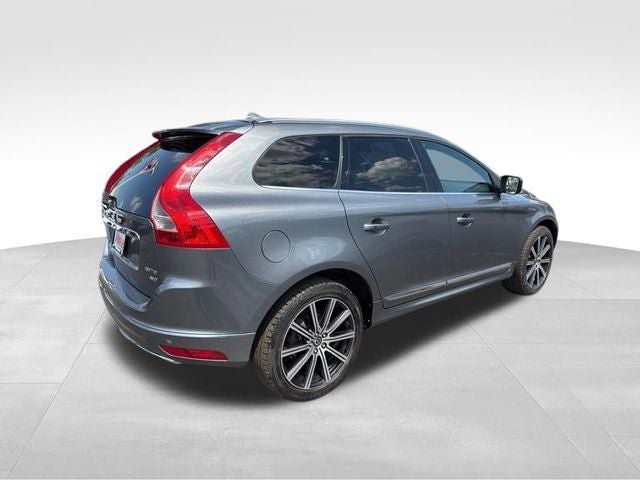 Used 2016 Volvo XC60 T6 Platinum w/ Climate Package AWD/4WD image 4